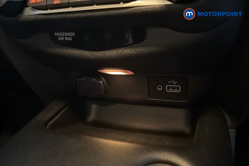 Nissan Juke N-Connecta Manual Petrol SUV - Stock Number (1667438) - 5th supplementary image