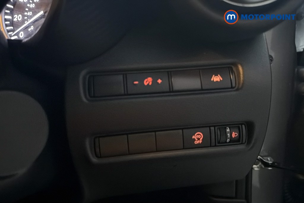 Nissan Juke N-Connecta Manual Petrol SUV - Stock Number (1667438) - 8th supplementary image