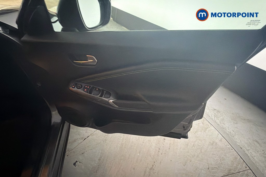 Nissan Juke N-Connecta Manual Petrol SUV - Stock Number (1667438) - 38th supplementary image