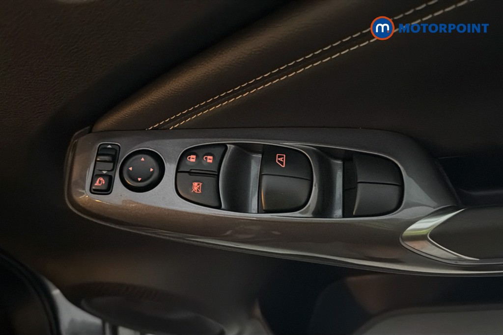 Nissan Juke N-Connecta Manual Petrol SUV - Stock Number (1667438) - 42nd supplementary image