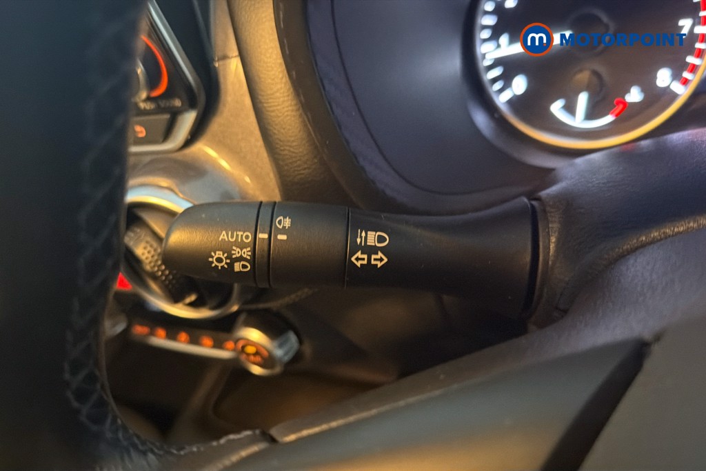 Nissan Juke N-Connecta Manual Petrol SUV - Stock Number (1667438) - 1st supplementary image