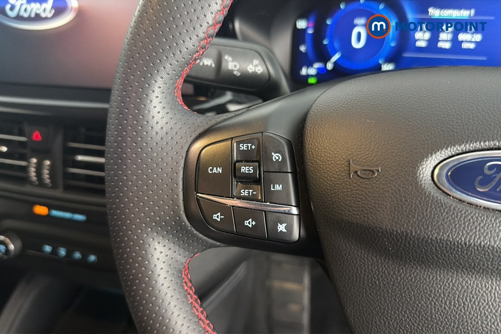 Ford Focus St-Line Vignale Manual Petrol Hatchback - Stock Number (1667537) - 4th supplementary image
