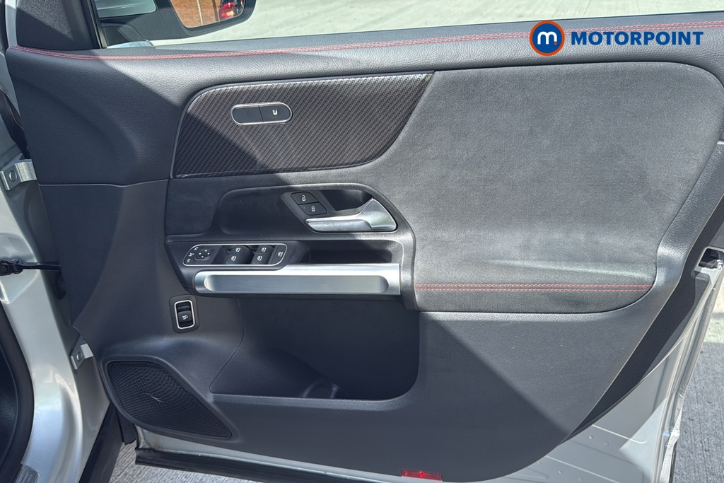 Mercedes-Benz GLB Amg Line Automatic Petrol SUV - Stock Number (1667916) - 18th supplementary image