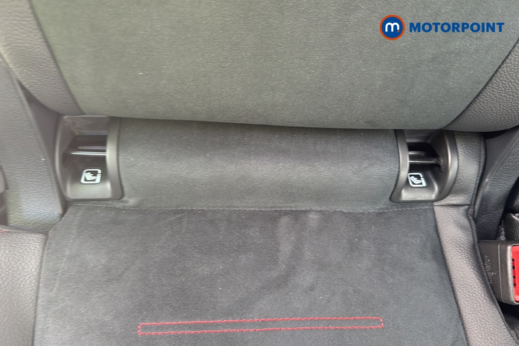 Mercedes-Benz GLB Amg Line Automatic Petrol SUV - Stock Number (1667916) - 27th supplementary image