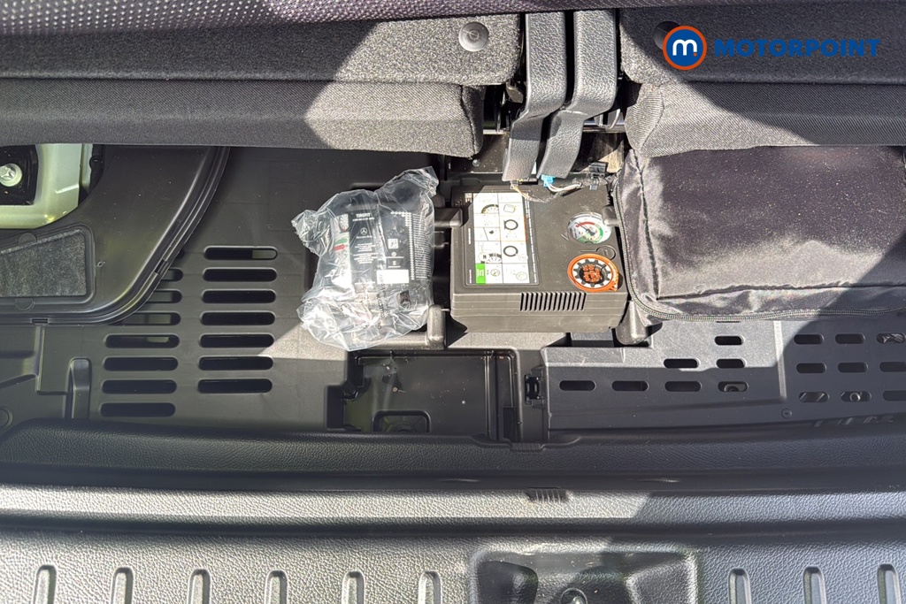 Mercedes-Benz GLB Amg Line Automatic Petrol SUV - Stock Number (1667916) - 33rd supplementary image