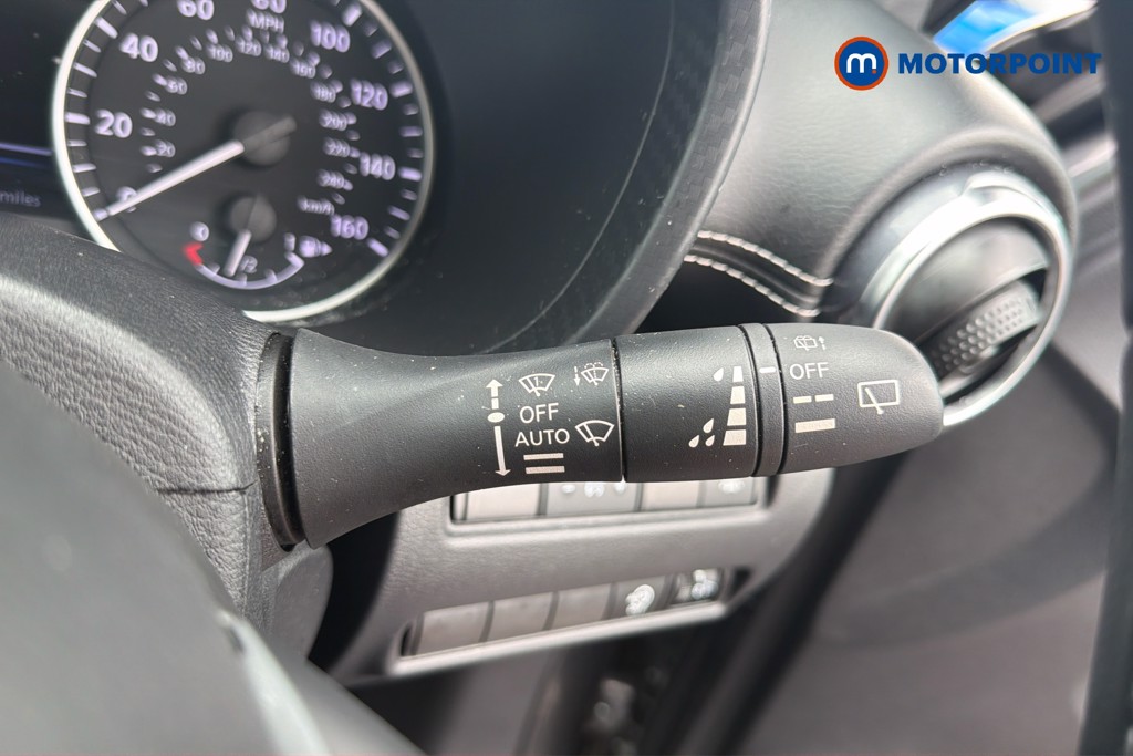 Nissan Juke N-Connecta Manual Petrol SUV - Stock Number (1668362) - 2nd supplementary image