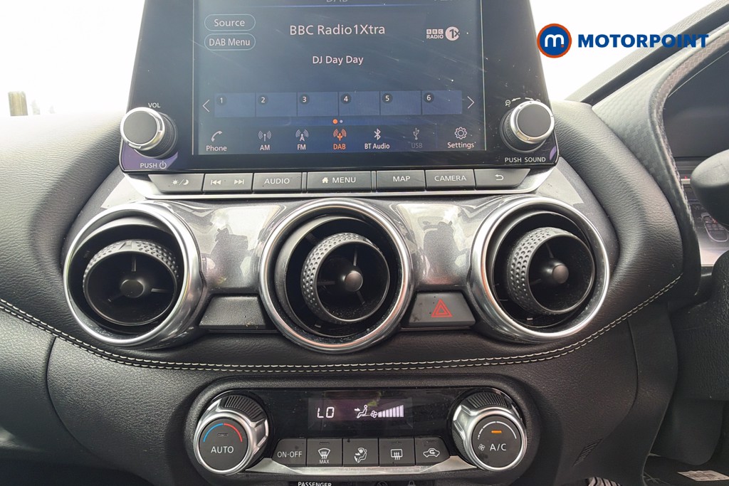 Nissan Juke N-Connecta Manual Petrol SUV - Stock Number (1668362) - 4th supplementary image