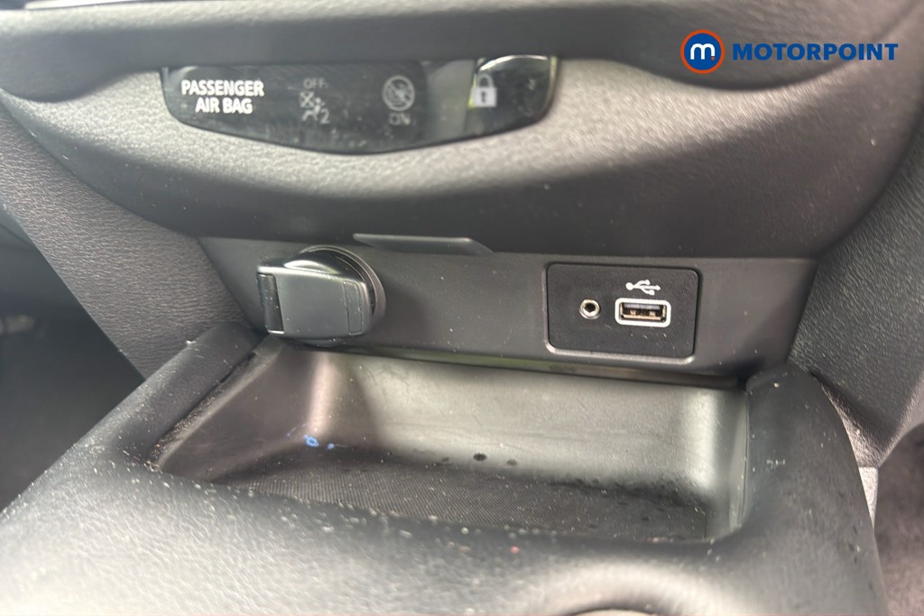 Nissan Juke N-Connecta Manual Petrol SUV - Stock Number (1668362) - 6th supplementary image