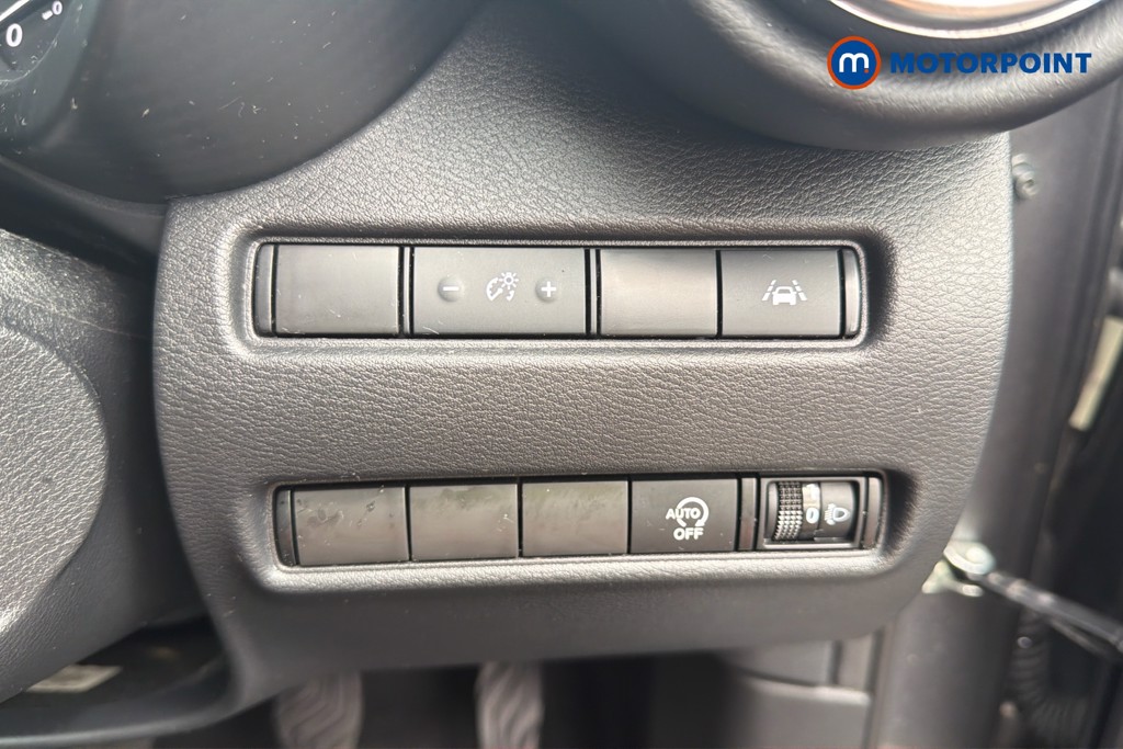 Nissan Juke N-Connecta Manual Petrol SUV - Stock Number (1668362) - 9th supplementary image