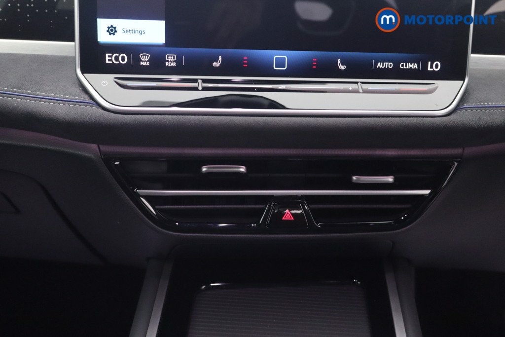 Volkswagen Passat R-Line Automatic Petrol Plug-In Hybrid Estate - Stock Number (1669004) - 3rd supplementary image
