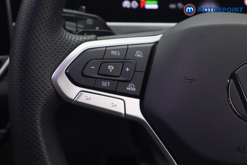 Volkswagen Passat R-Line Automatic Petrol Plug-In Hybrid Estate - Stock Number (1669004) - 6th supplementary image