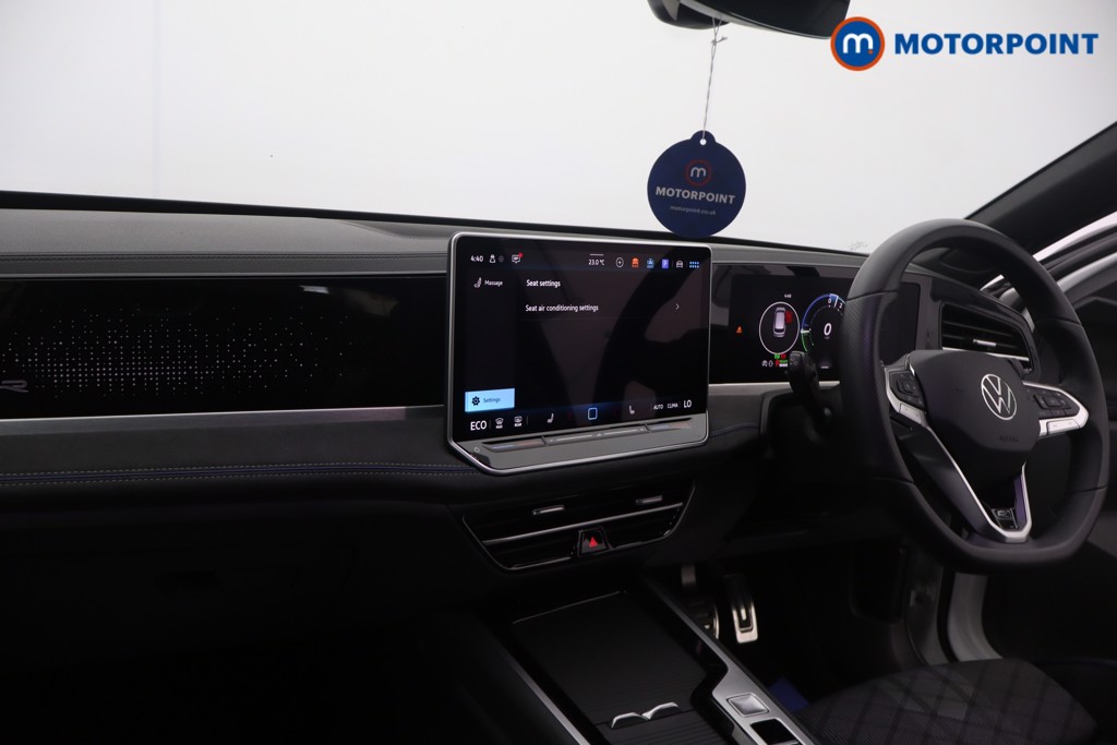Volkswagen Passat R-Line Automatic Petrol Plug-In Hybrid Estate - Stock Number (1669004) - 9th supplementary image