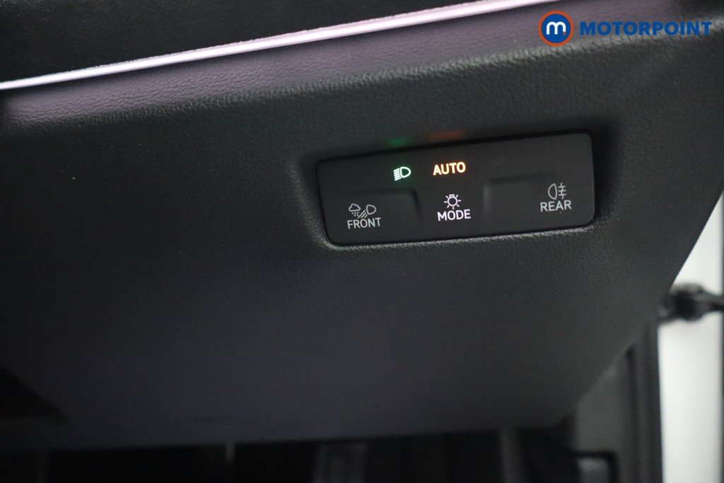 Volkswagen Passat R-Line Automatic Petrol Plug-In Hybrid Estate - Stock Number (1669004) - 18th supplementary image