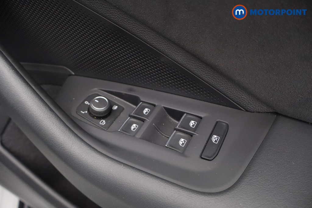 Volkswagen Passat R-Line Automatic Petrol Plug-In Hybrid Estate - Stock Number (1669004) - 21st supplementary image