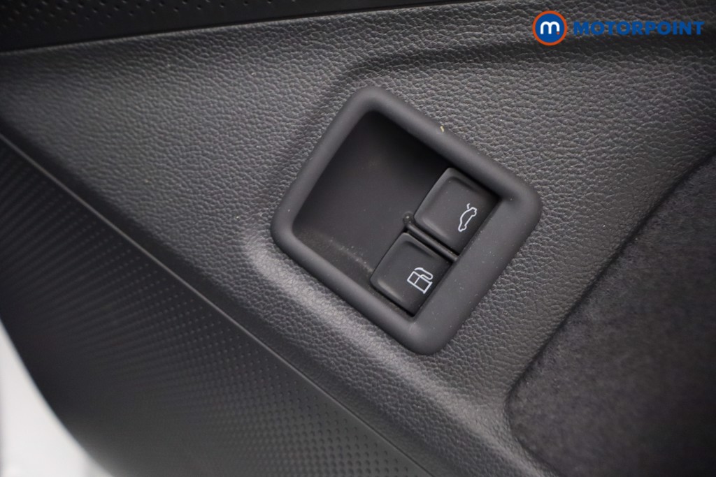 Volkswagen Passat R-Line Automatic Petrol Plug-In Hybrid Estate - Stock Number (1669004) - 22nd supplementary image