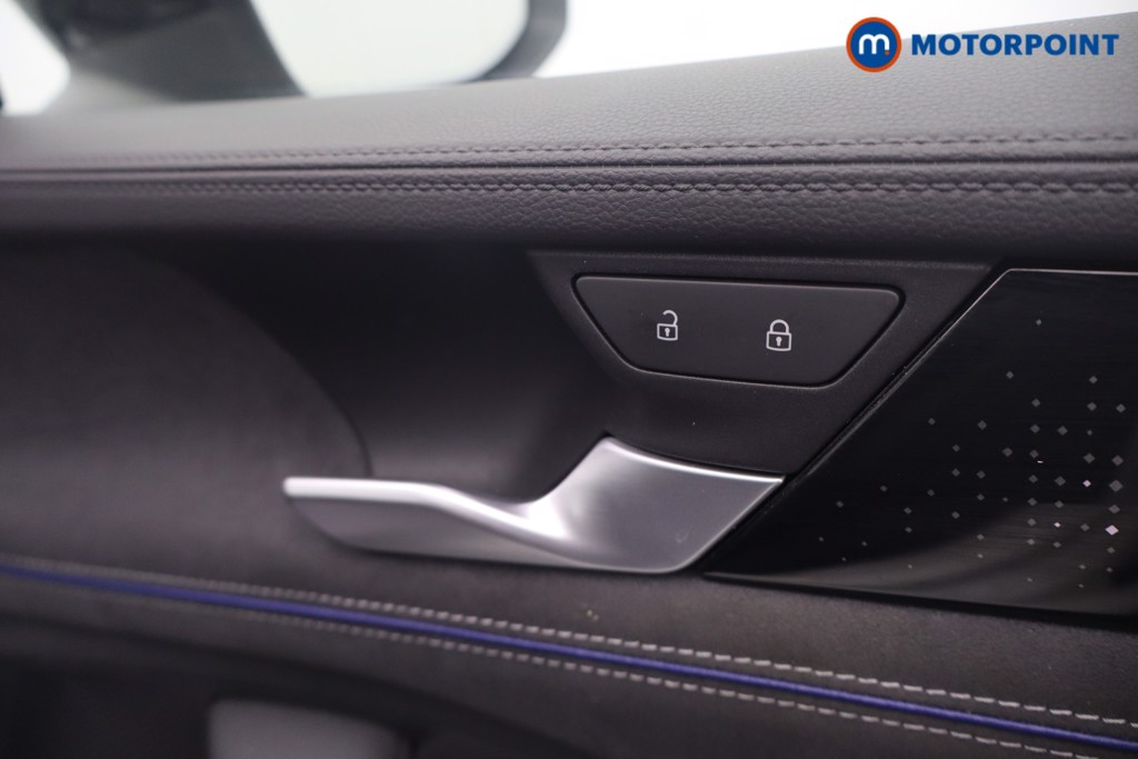 Volkswagen Passat R-Line Automatic Petrol Plug-In Hybrid Estate - Stock Number (1669004) - 23rd supplementary image