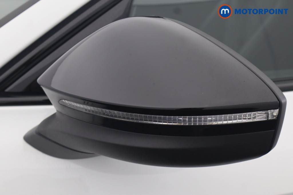 Volkswagen Passat R-Line Automatic Petrol Plug-In Hybrid Estate - Stock Number (1669004) - 28th supplementary image