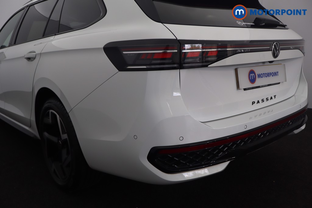 Volkswagen Passat R-Line Automatic Petrol Plug-In Hybrid Estate - Stock Number (1669004) - 36th supplementary image