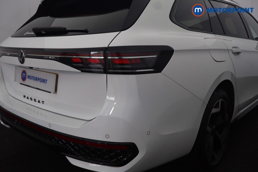Volkswagen Passat R-Line Automatic Petrol Plug-In Hybrid Estate - Stock Number (1669004) - 37th supplementary image
