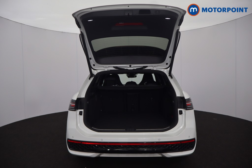 Volkswagen Passat R-Line Automatic Petrol Plug-In Hybrid Estate - Stock Number (1669004) - 40th supplementary image
