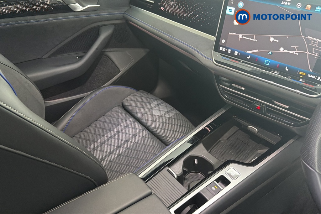 Volkswagen Passat R-Line Automatic Petrol Plug-In Hybrid Estate - Stock Number (1669034) - 15th supplementary image