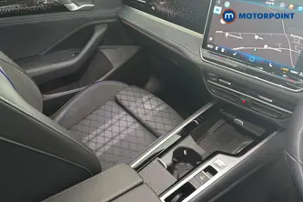 Volkswagen Passat R-Line Automatic Petrol Plug-In Hybrid Estate - Stock Number (1669034) - 15th supplementary image