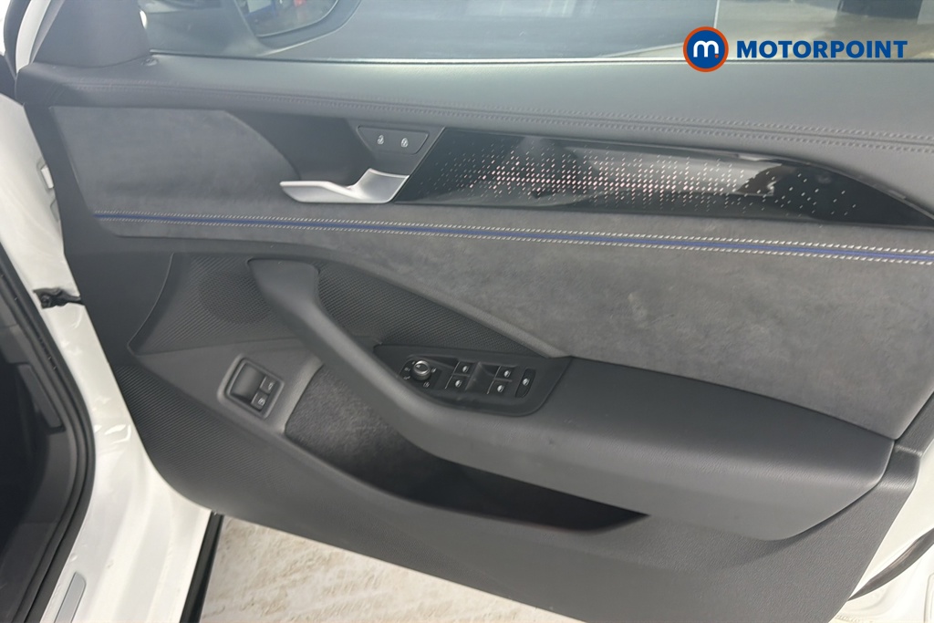 Volkswagen Passat R-Line Automatic Petrol Plug-In Hybrid Estate - Stock Number (1669034) - 18th supplementary image