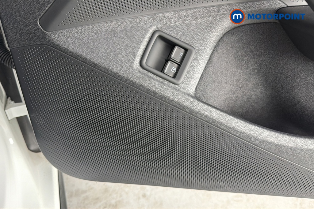 Volkswagen Passat R-Line Automatic Petrol Plug-In Hybrid Estate - Stock Number (1669034) - 21st supplementary image