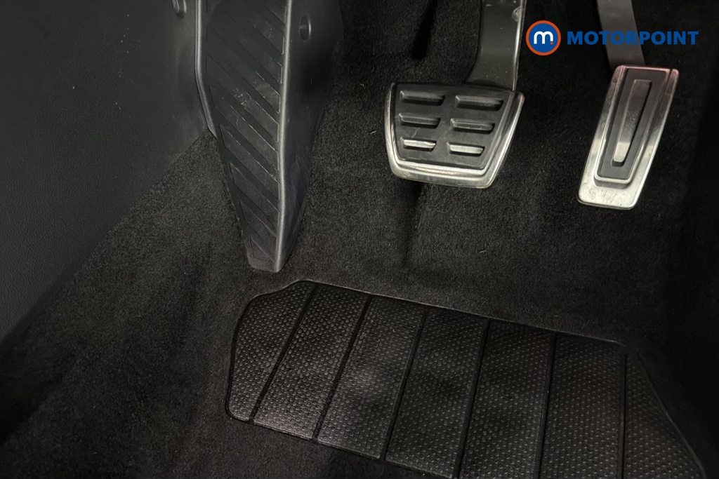 Volkswagen Passat R-Line Automatic Petrol Plug-In Hybrid Estate - Stock Number (1669034) - 24th supplementary image
