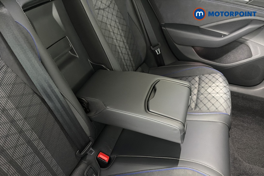 Volkswagen Passat R-Line Automatic Petrol Plug-In Hybrid Estate - Stock Number (1669034) - 26th supplementary image