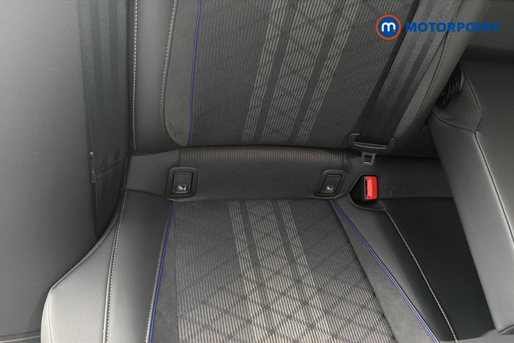 Volkswagen Passat R-Line Automatic Petrol Plug-In Hybrid Estate - Stock Number (1669034) - 27th supplementary image