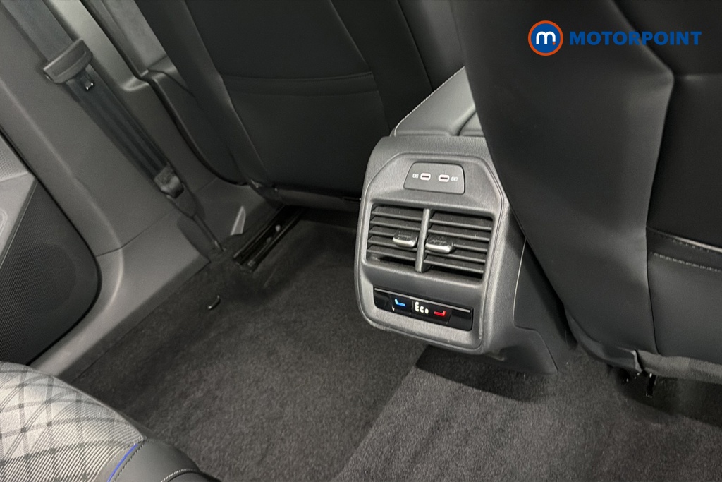Volkswagen Passat R-Line Automatic Petrol Plug-In Hybrid Estate - Stock Number (1669034) - 28th supplementary image
