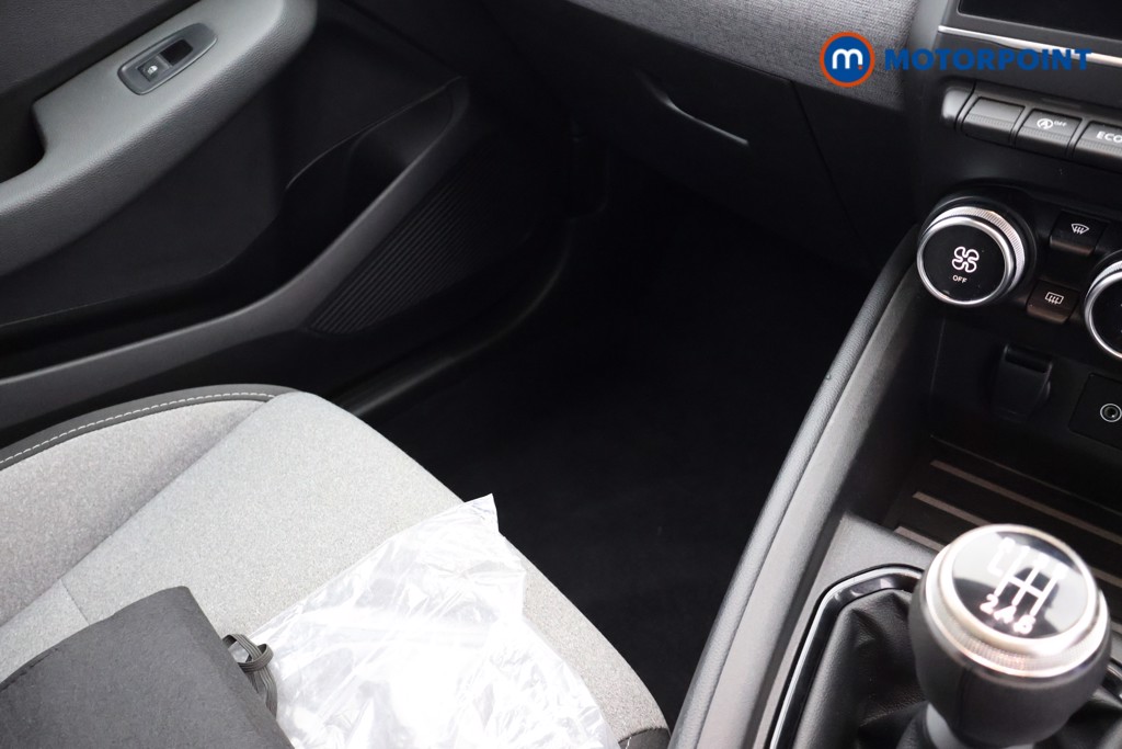 Renault Clio Evolution Manual Petrol Hatchback - Stock Number (1669880) - 18th supplementary image