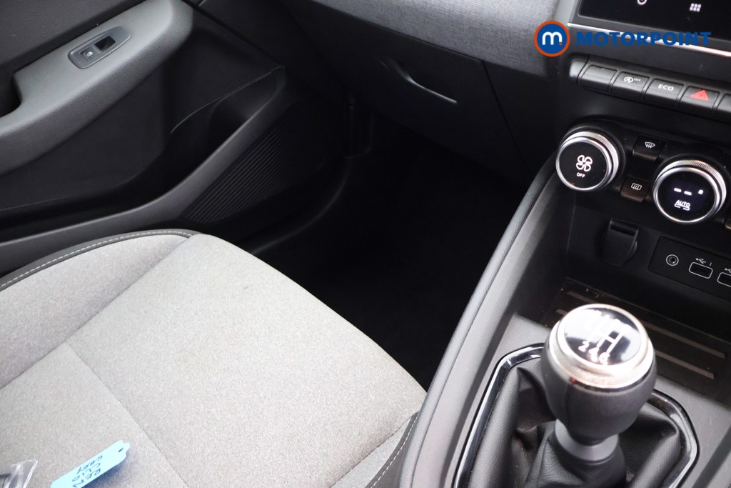 Renault Clio Evolution Manual Petrol Hatchback - Stock Number (1669888) - 18th supplementary image