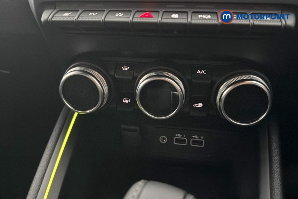 Renault Clio Iconic Esprit Alpine Automatic Petrol-Electric Hybrid Hatchback - Stock Number (1670916) - 12th supplementary image