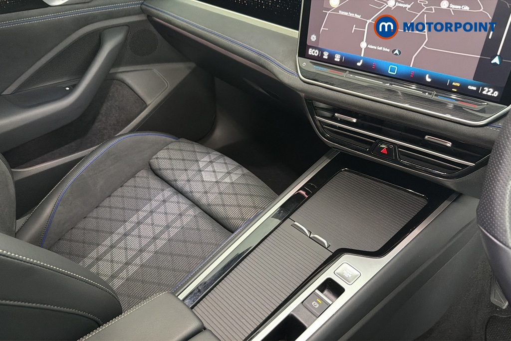 Volkswagen Passat R-Line Automatic Petrol Plug-In Hybrid Estate - Stock Number (1670949) - 15th supplementary image