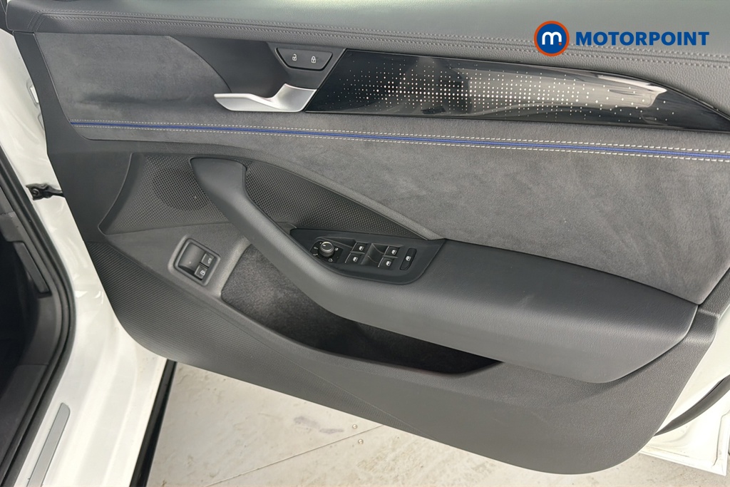 Volkswagen Passat R-Line Automatic Petrol Plug-In Hybrid Estate - Stock Number (1670949) - 18th supplementary image