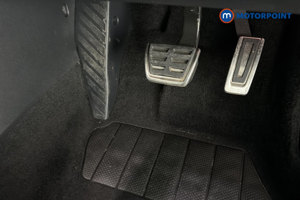 Volkswagen Passat R-Line Automatic Petrol Plug-In Hybrid Estate - Stock Number (1670949) - 24th supplementary image