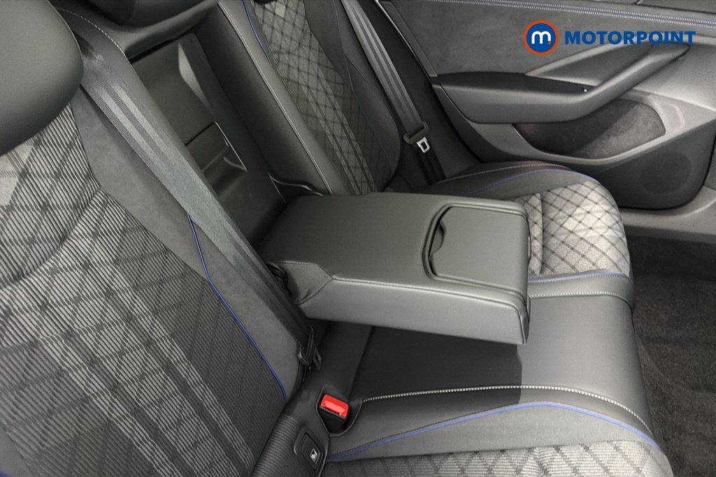 Volkswagen Passat R-Line Automatic Petrol Plug-In Hybrid Estate - Stock Number (1670949) - 26th supplementary image