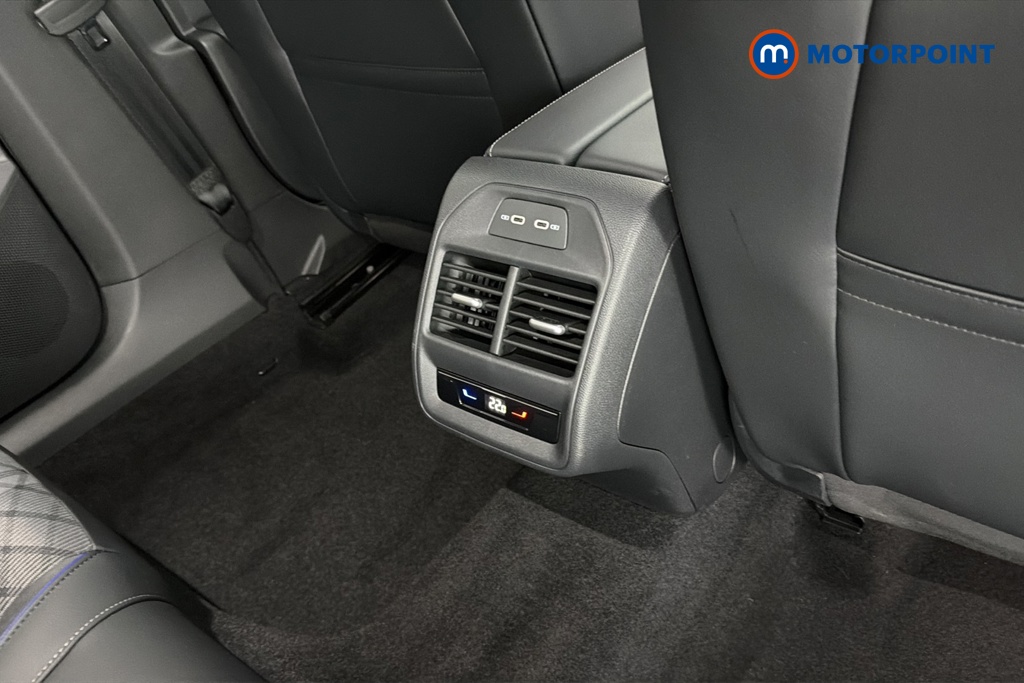Volkswagen Passat R-Line Automatic Petrol Plug-In Hybrid Estate - Stock Number (1670949) - 28th supplementary image