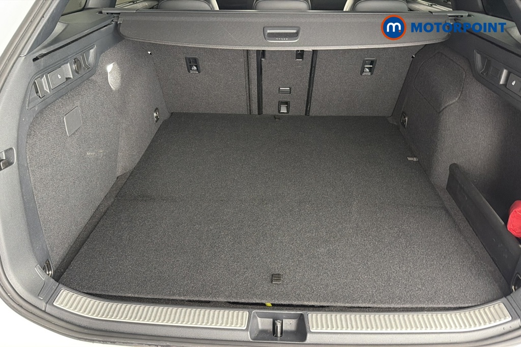 Volkswagen Passat R-Line Automatic Petrol Plug-In Hybrid Estate - Stock Number (1670949) - 30th supplementary image