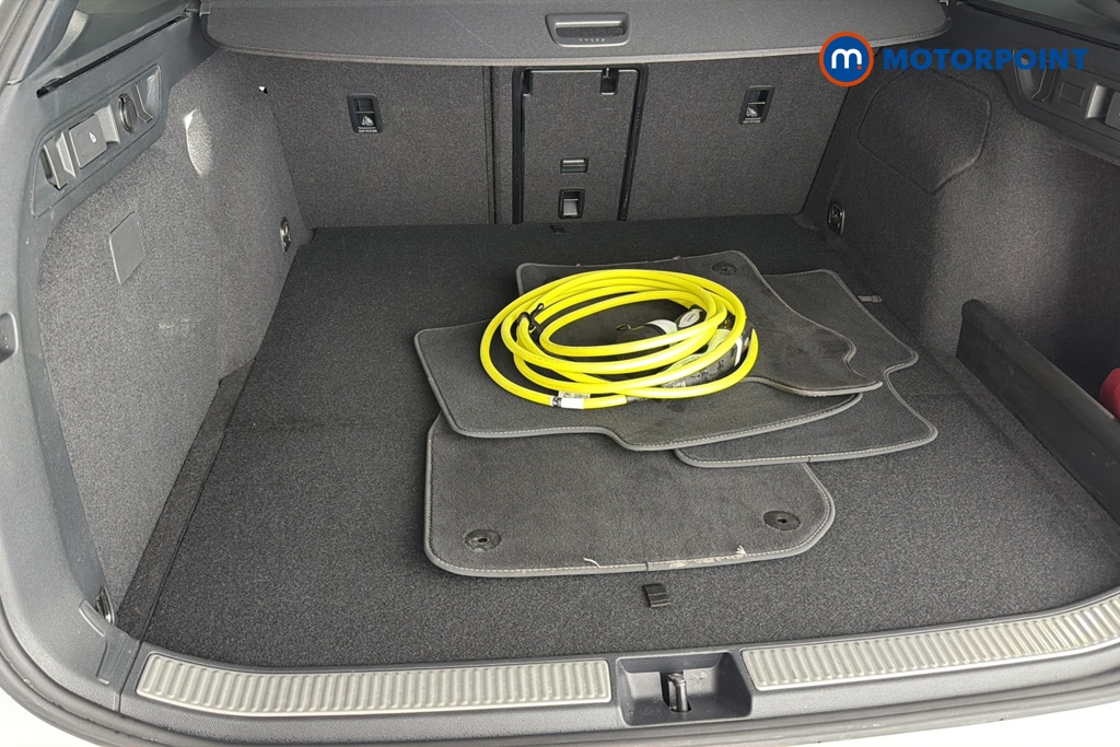 Volkswagen Passat R-Line Automatic Petrol Plug-In Hybrid Estate - Stock Number (1670949) - 34th supplementary image