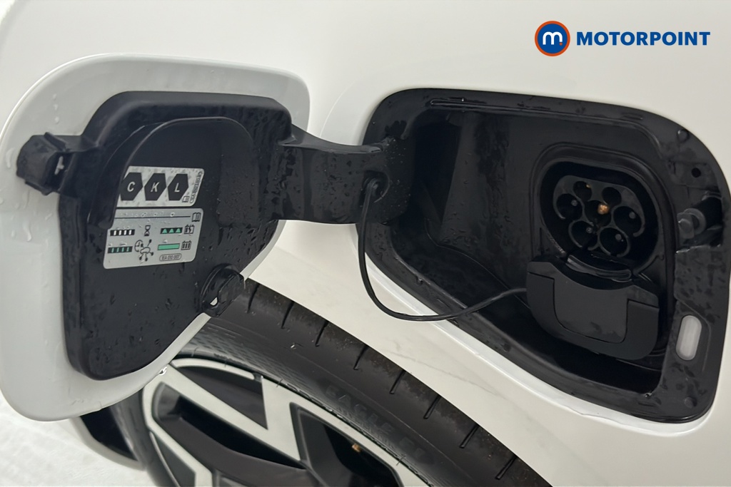 Volkswagen Passat R-Line Automatic Petrol Plug-In Hybrid Estate - Stock Number (1670949) - 40th supplementary image