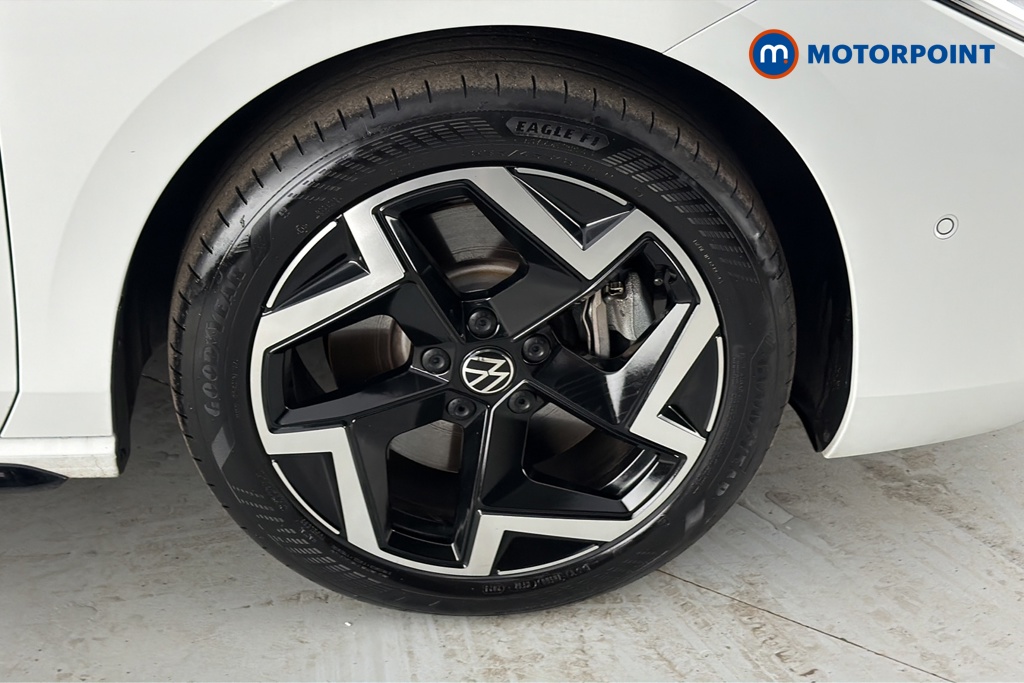Volkswagen Passat R-Line Automatic Petrol Plug-In Hybrid Estate - Stock Number (1670949) - 47th supplementary image