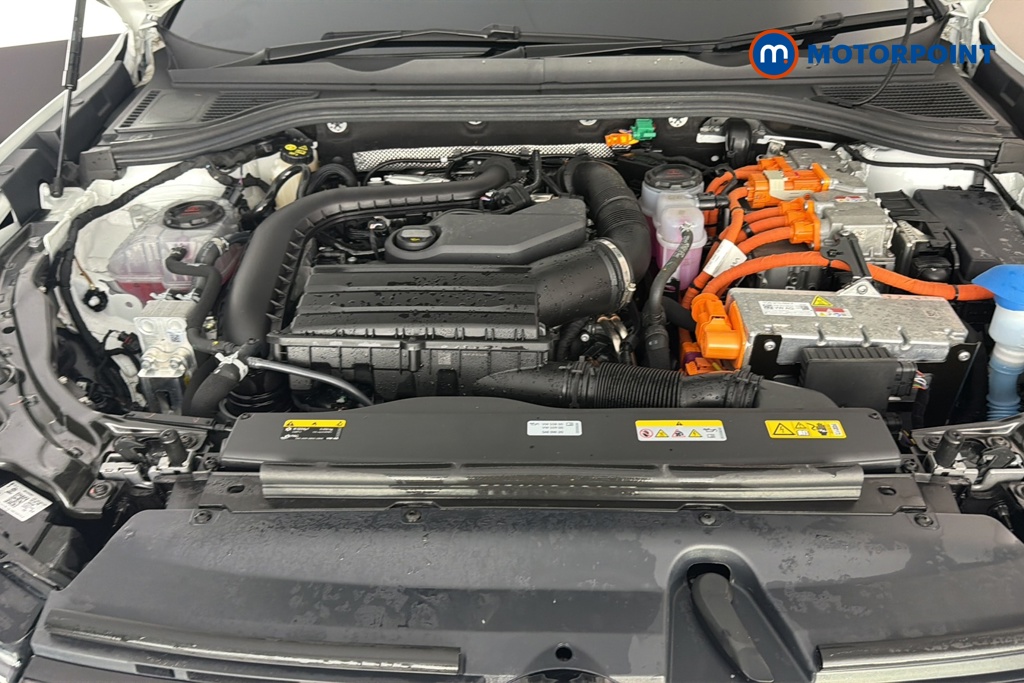 Volkswagen Passat R-Line Automatic Petrol Plug-In Hybrid Estate - Stock Number (1670949) - 48th supplementary image