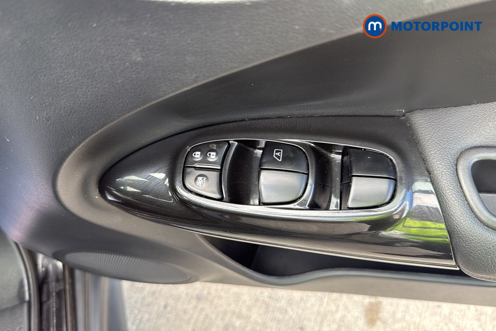 Nissan Juke Tekna Automatic Petrol SUV - Stock Number (1671333) - 19th supplementary image