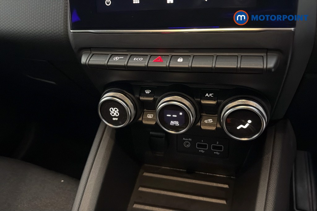 Renault Clio Iconic Manual Petrol Hatchback - Stock Number (1671739) - 12th supplementary image