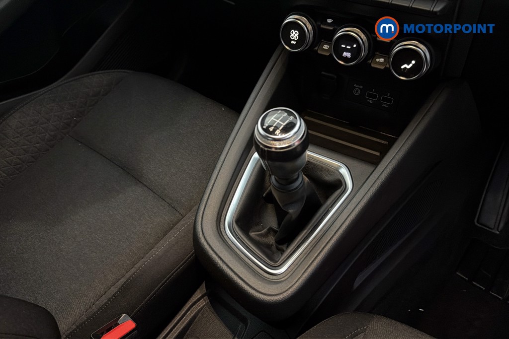 Renault Clio Iconic Manual Petrol Hatchback - Stock Number (1671739) - 15th supplementary image