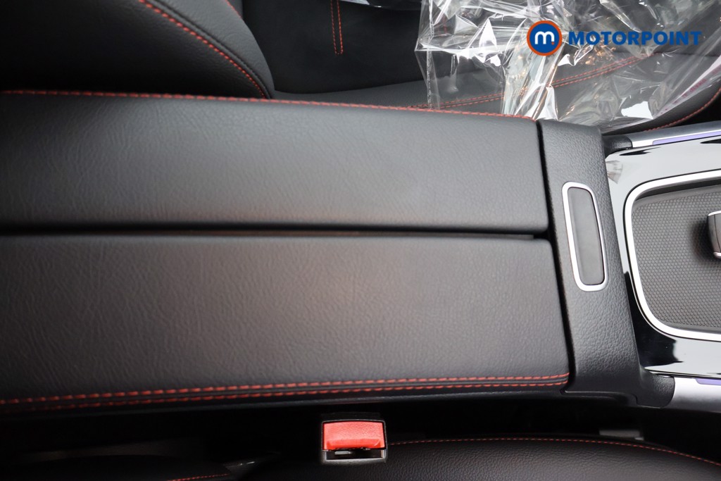 Mercedes-Benz GLB Amg Line Automatic Petrol SUV - Stock Number (1671787) - 14th supplementary image