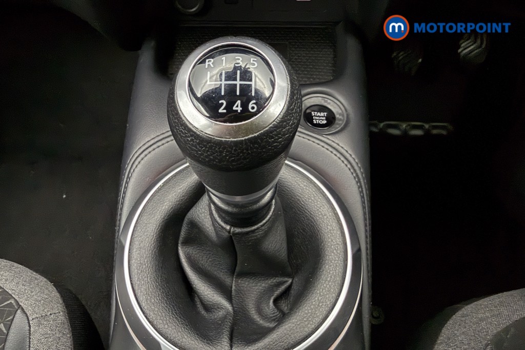 Nissan Juke N-Connecta Manual Petrol SUV - Stock Number (1655791) - 7th supplementary image